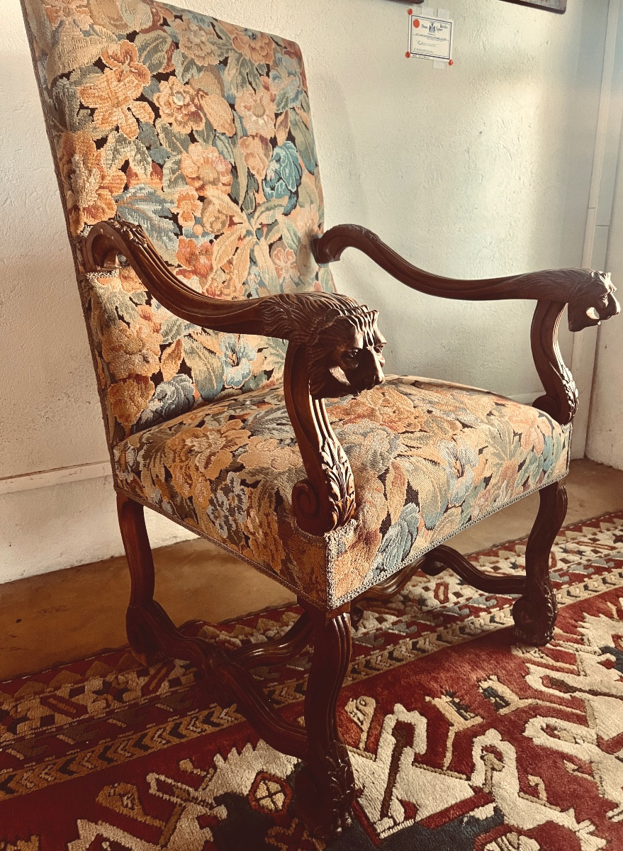 Walnut Chair Louis XIV XVIIth Century With Lion Head Sculptures
