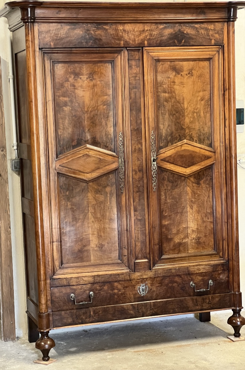 ARMOIRE  PANTALONNIÈRE  EN NOYER ET RONCE DE NOYER  EPOQUE  DIRECTOIRE XVIII ème 