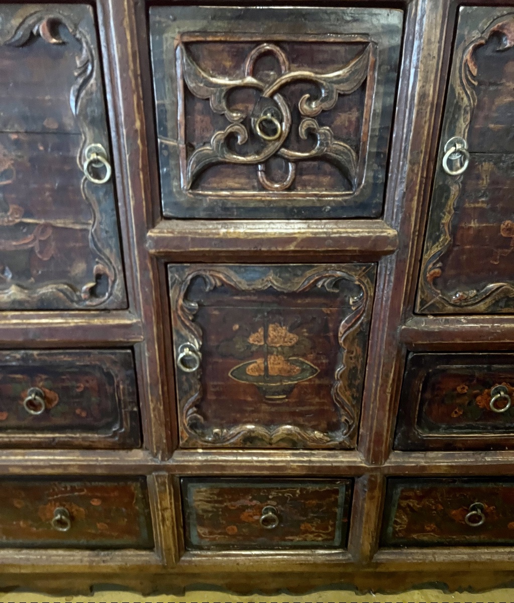 BUFFET  CHINOIS   ANCIEN  A TROIS PORTES ET SIX TIROIRS  PEINTS   À MOTIF DE  VASES FLEURIS-photo-4