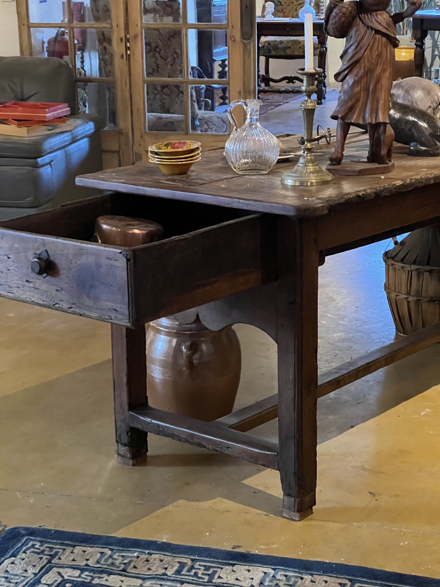 TABLE  ANCIENNE  EN CHATAIGNIER   DE PRÉPARATION     EN CUISINE  À DEUX   GRANDS  TIROIRS