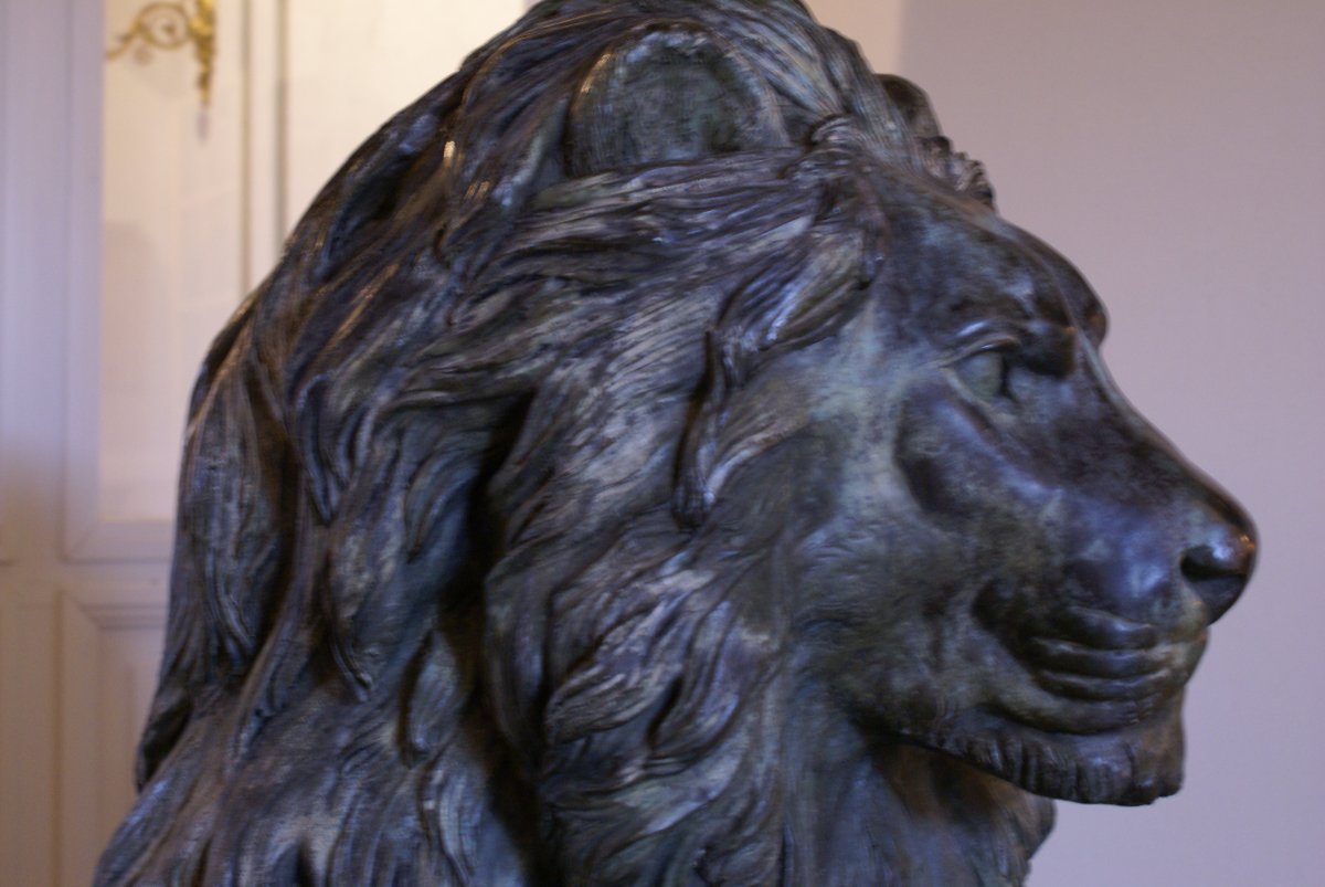 Important Bronze Lion Sculpture By International Artist-photo-3