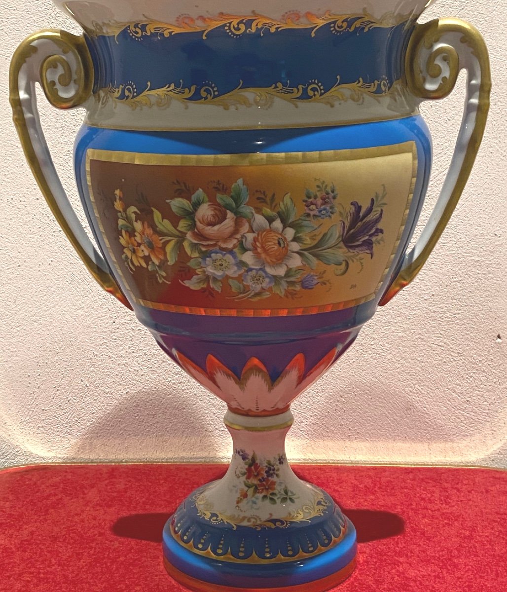 Vase En Porcelaine De Limoges   début du XIX ème  peint et Signé  D.A    H:   39 cm  -photo-2