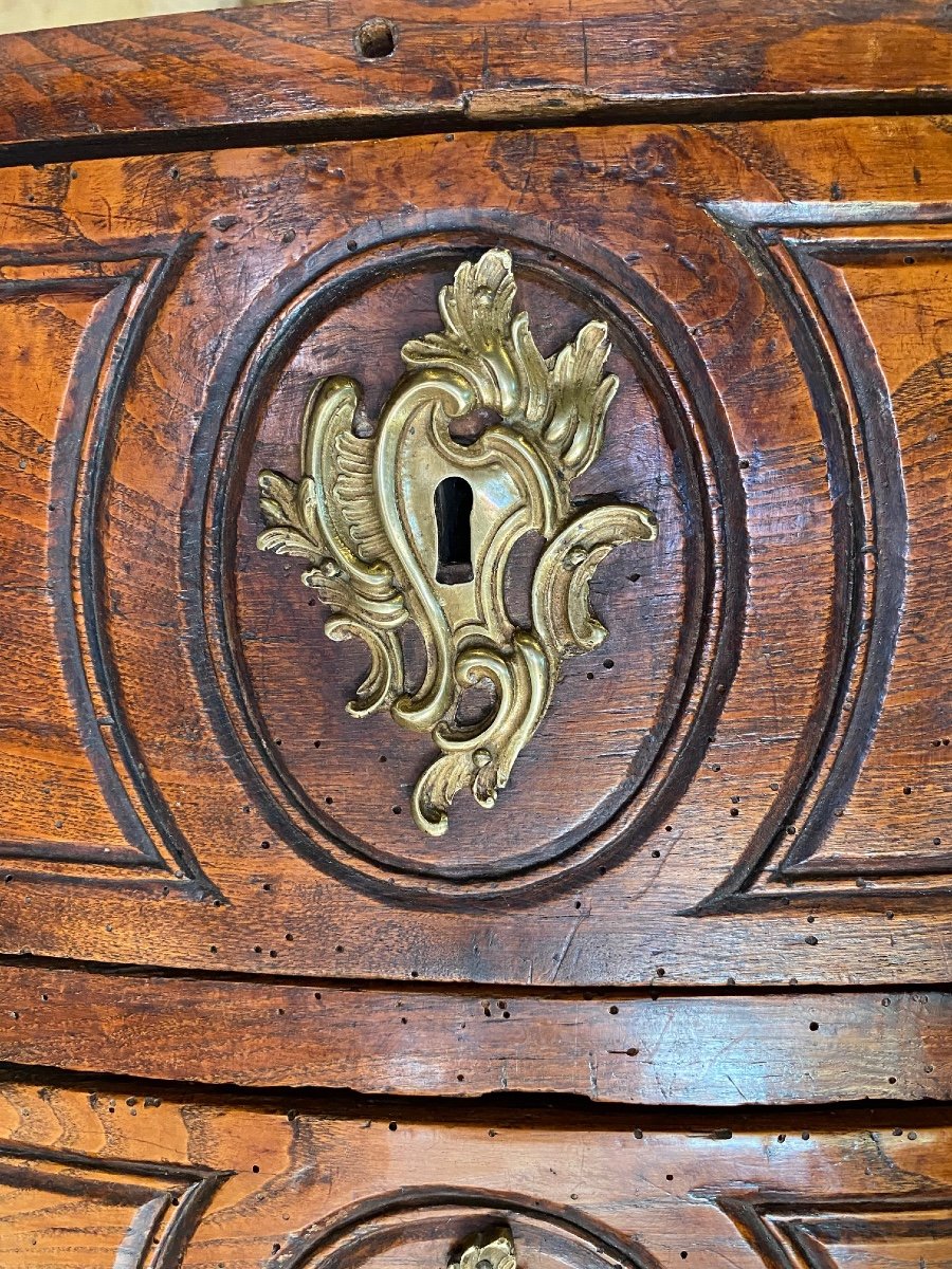 Epoch Commode Régence In Crossbow 1725 With Three Drawers Richly Decorated With Bronzes-photo-3