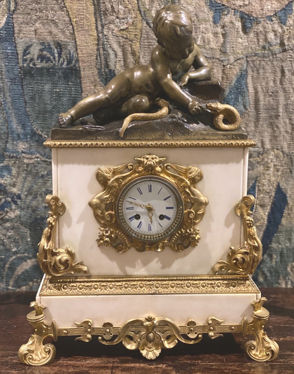Pendule   En  Marbre   De   Gerard  1819   à décor de   Bronzes   