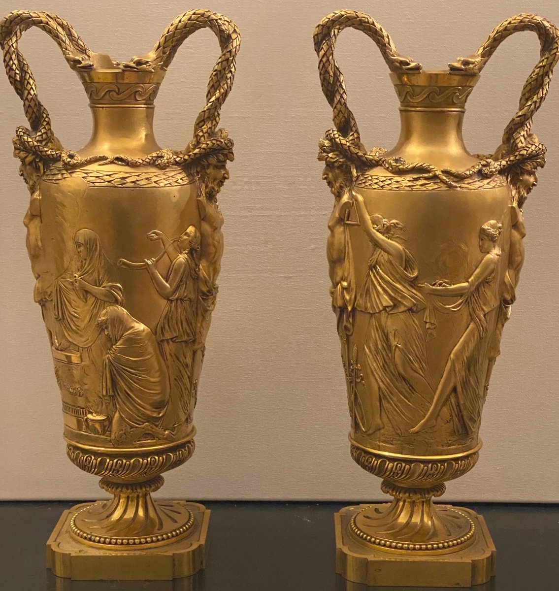 Paire De Vases À l'Antique  En Bronze DorÉ   à DÉcor De Vestales Et  Sculptures De Faunes  