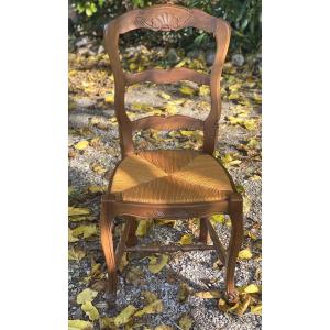 SIX CHAISES  PROVENÇALES  EN NOYER   ASSISSES PAILLÉES   DANS UN CADRE  