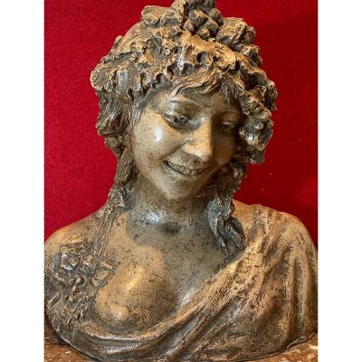 SCULPTURE   En Terre Cuite   De    Jeune Fille Souriant      Periode Art Nouveau    SignÉ Pierre de LEONARDI