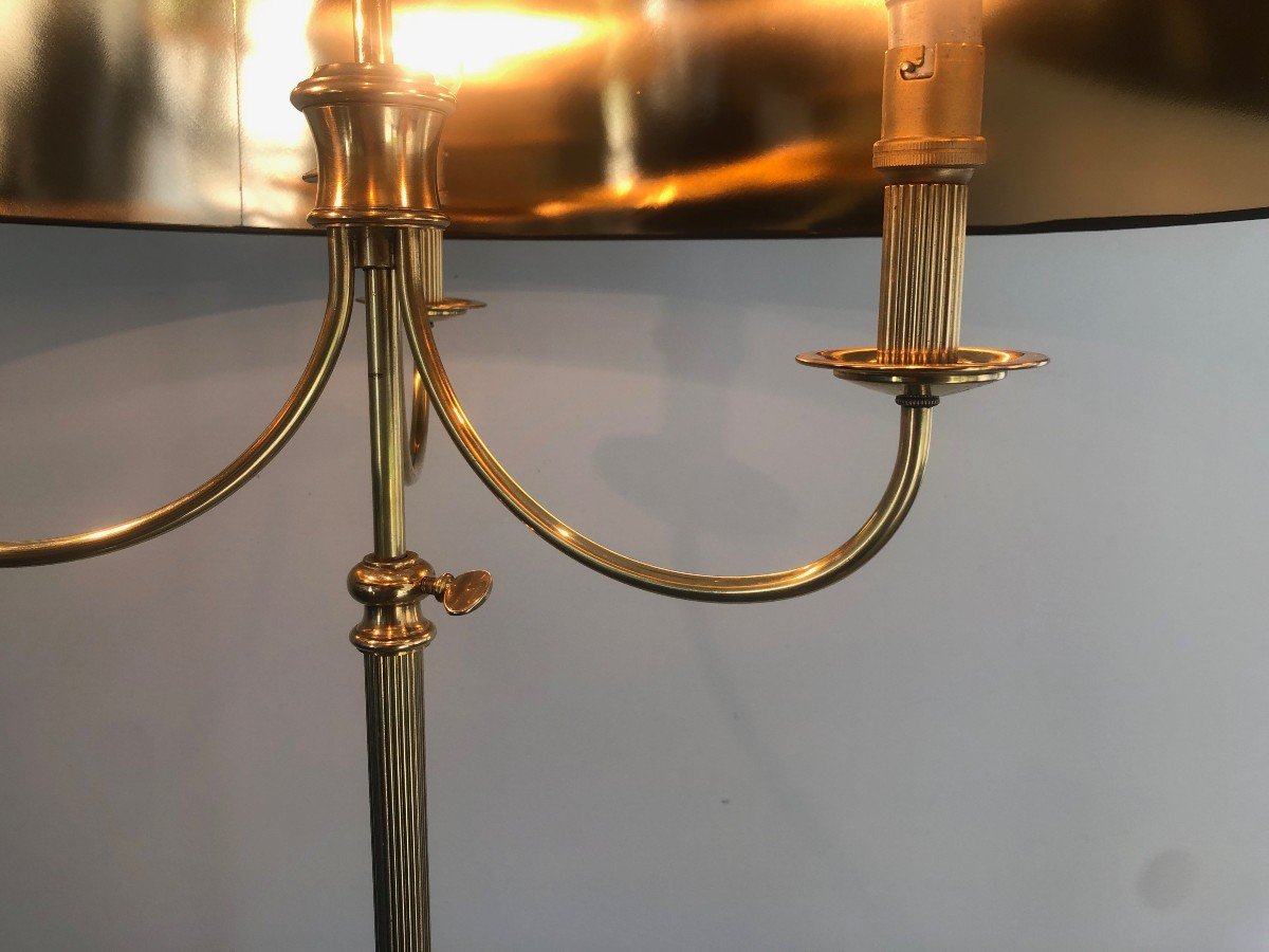 Lampadaire de style néoclassique en laiton à trois bras de lumière. Lampadaire réglable en haut-photo-3