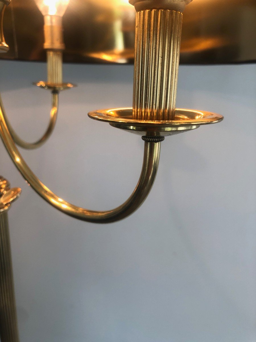 Lampadaire de style néoclassique en laiton à trois bras de lumière. Lampadaire réglable en haut-photo-1