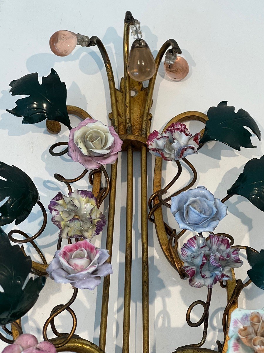 Paire d'Appliques En Bronze, Fer Patiné Et Fleurs De Porcelaine. Travail Français. Vers 1940-photo-5