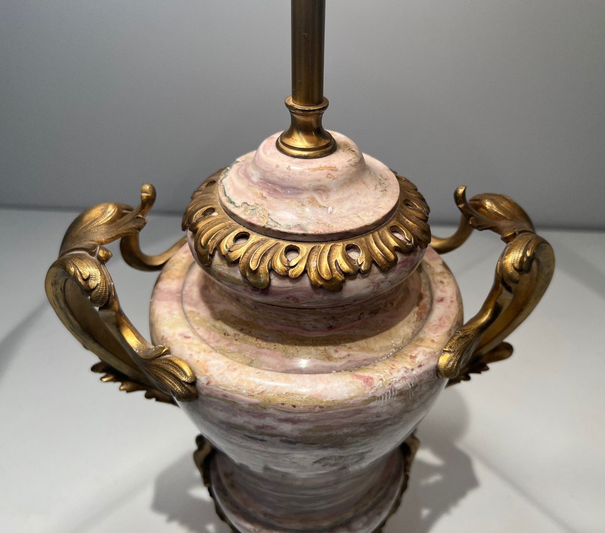 Important Marble Lamp Decorated With A Bronze Crown At The Base, Large Handles -photo-5