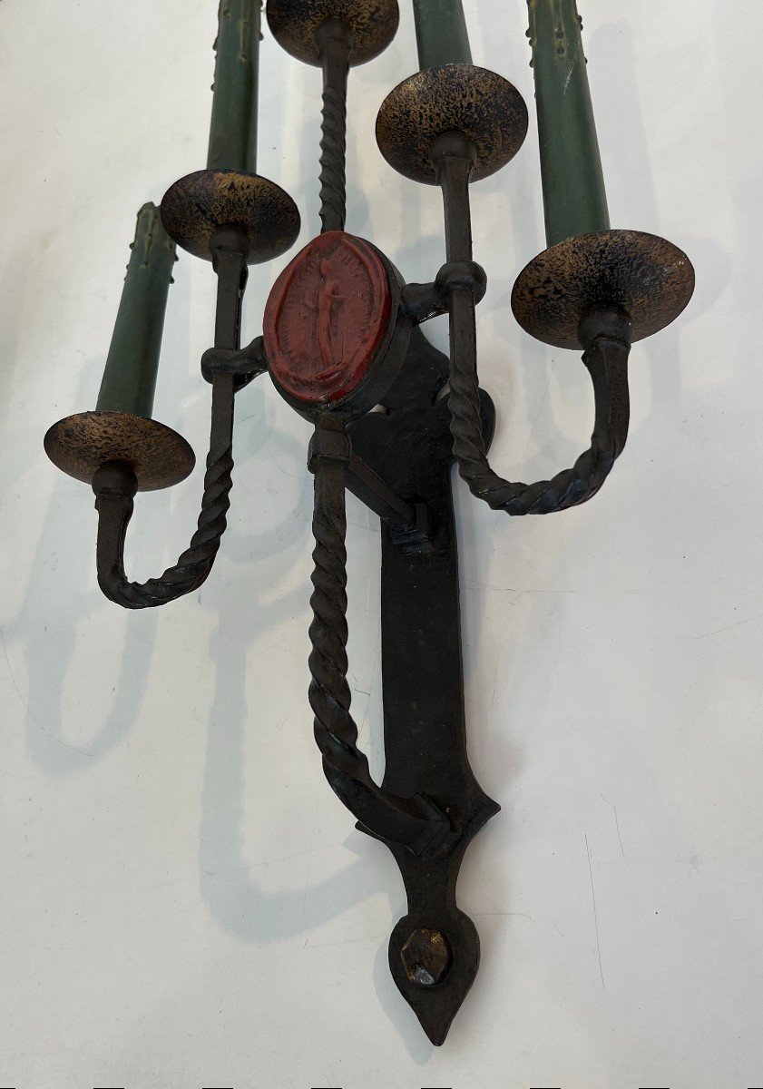 Large Pair Of Wrought Iron Wall Lights With 5 Arms Comprising Coat Of Arms In Its Center-photo-6
