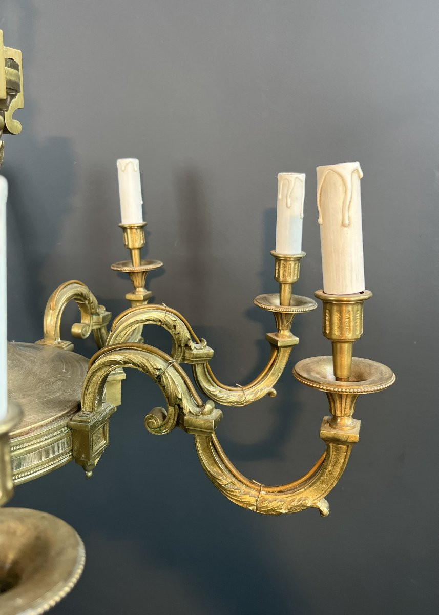 Important Lustre en bronze ciselé à 8 bras de lumière. Travail Français de style Louis XVI -photo-6
