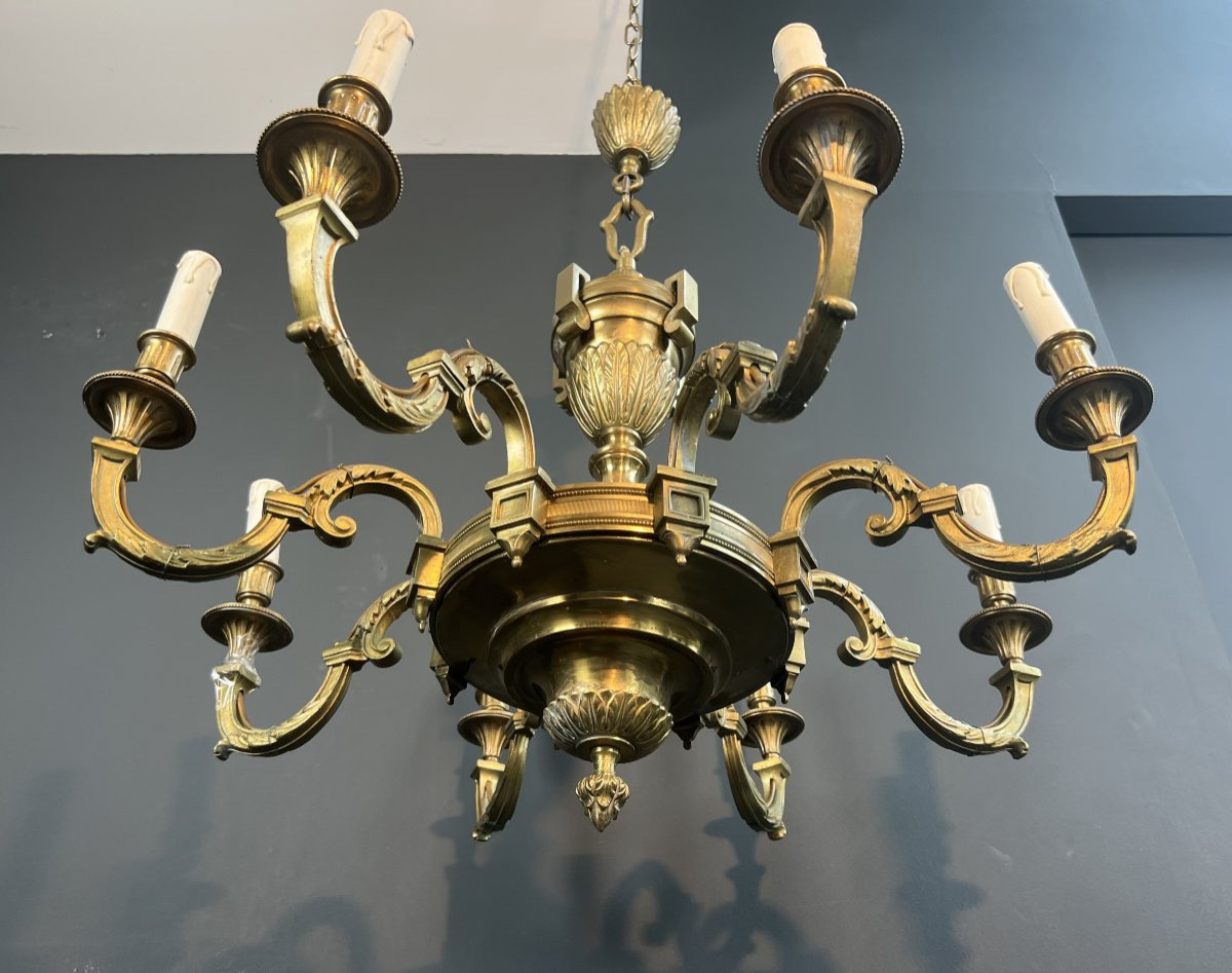 Important Lustre en bronze ciselé à 8 bras de lumière. Travail Français de style Louis XVI -photo-8