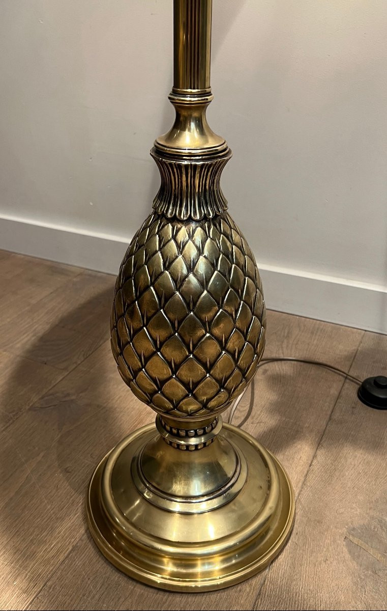 Lampadaire de parquet Ananas en laiton. Travail Français dans le Goût de la Maison Charles. -photo-2