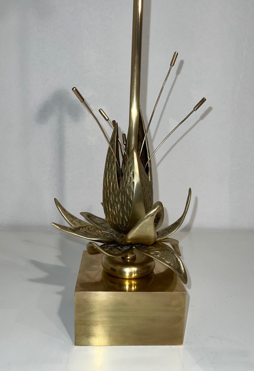 Lampe Nénuphar en bronze et laiton. Travail Français attribuée à la Maison Charles. Vers 1970-photo-4