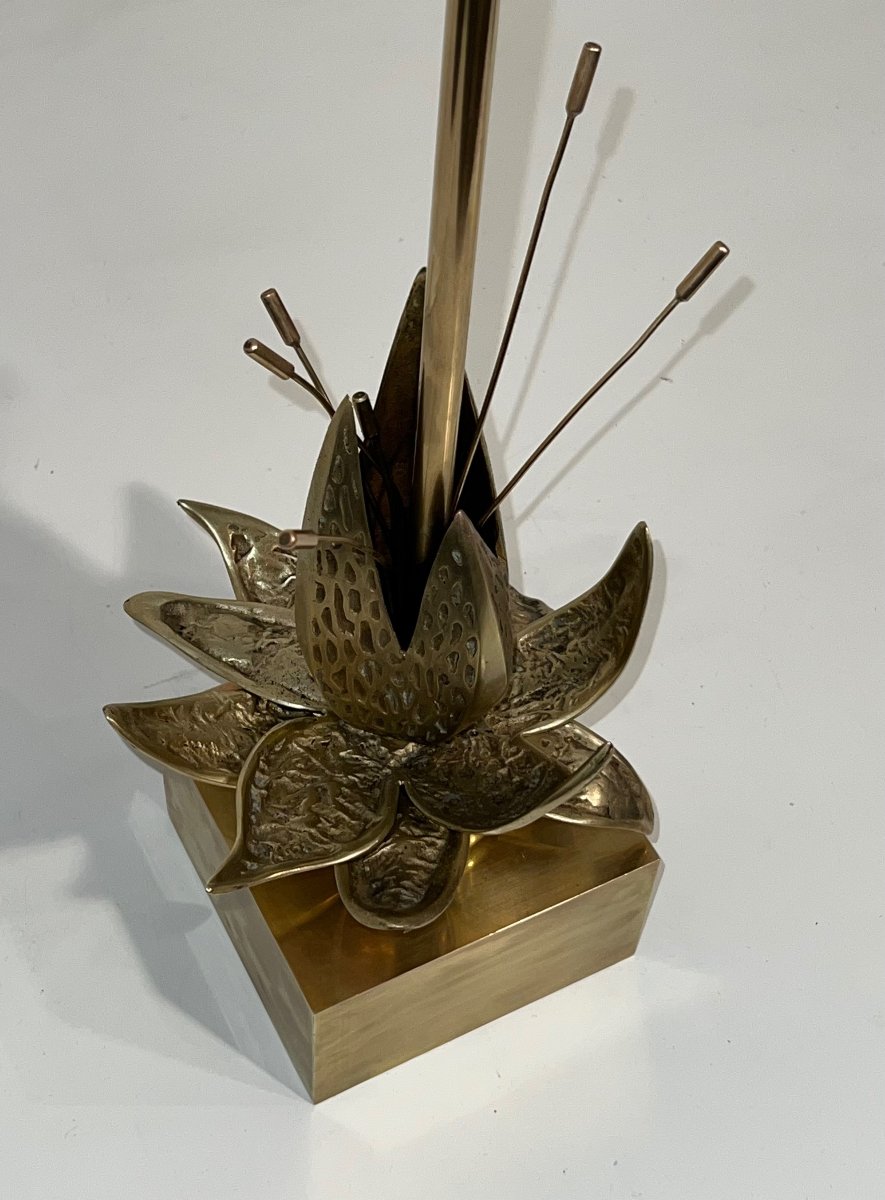 Lampe Nénuphar en bronze et laiton. Travail Français attribuée à la Maison Charles. Vers 1970-photo-3