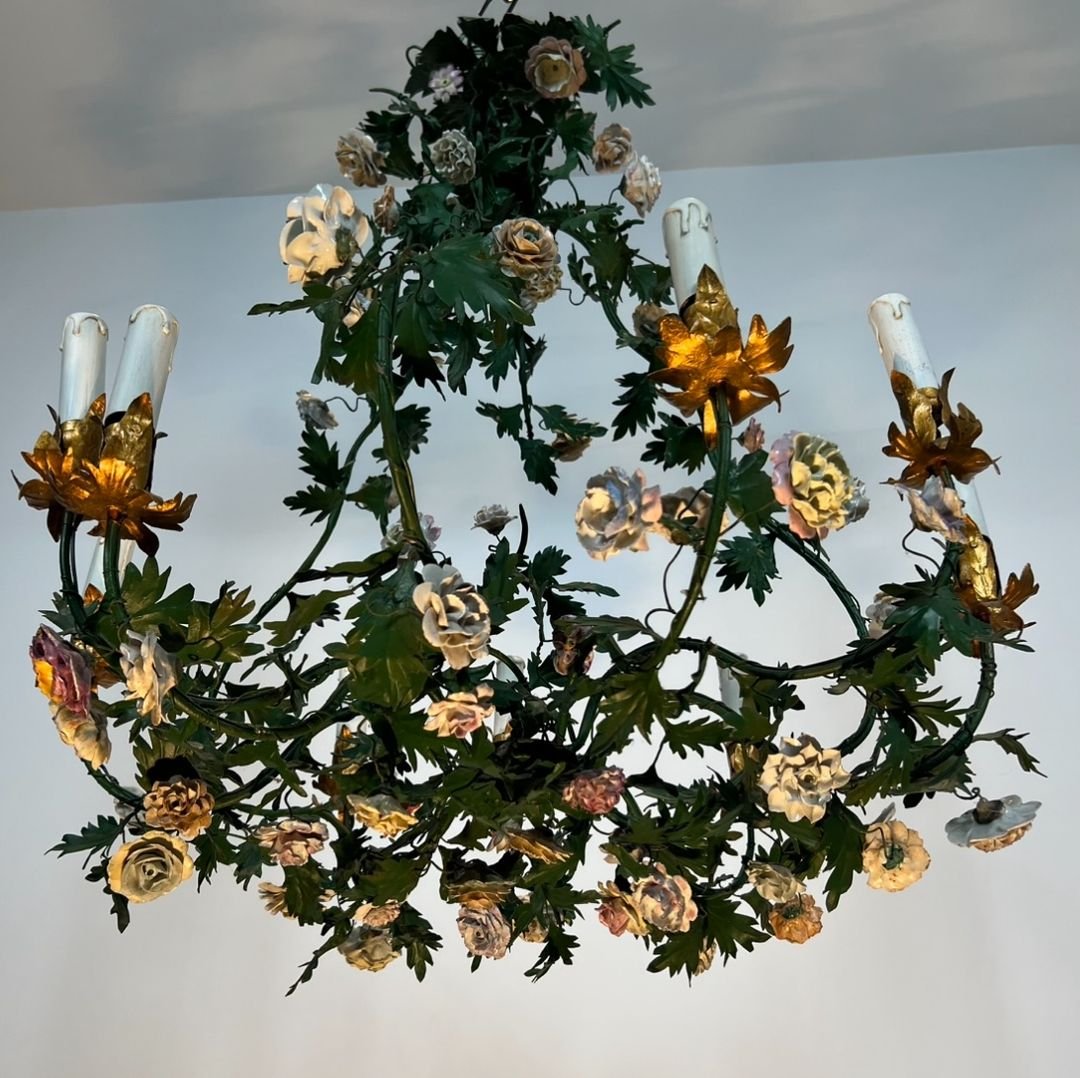 Important Lustre Corbeille en Feuillage de Métal Laqué Vert et Fleurs de Porcelaine de Meissen -photo-1