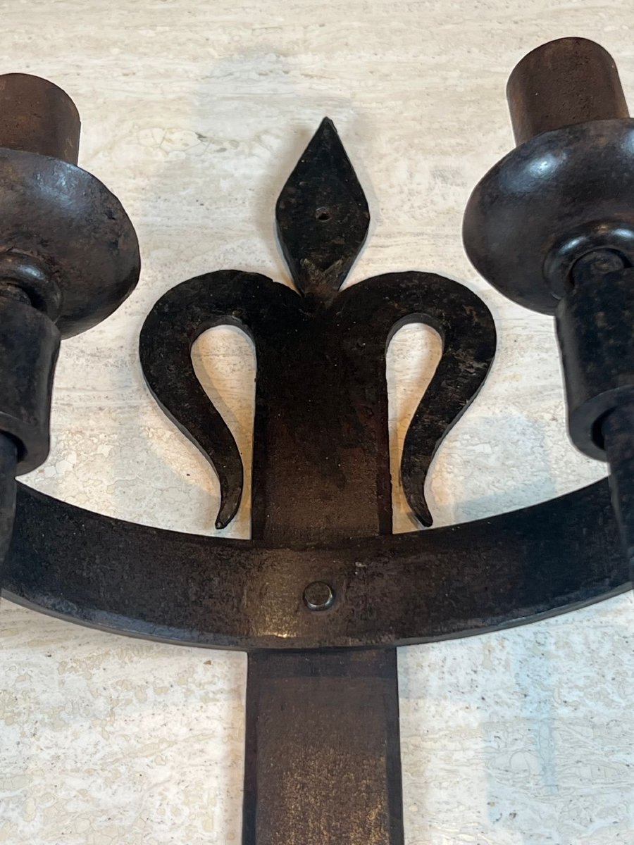 Large Pair Of "fleurs De Lys" Wrought Iron Wall Lights With 2 Arms In The Gothic Style-photo-3