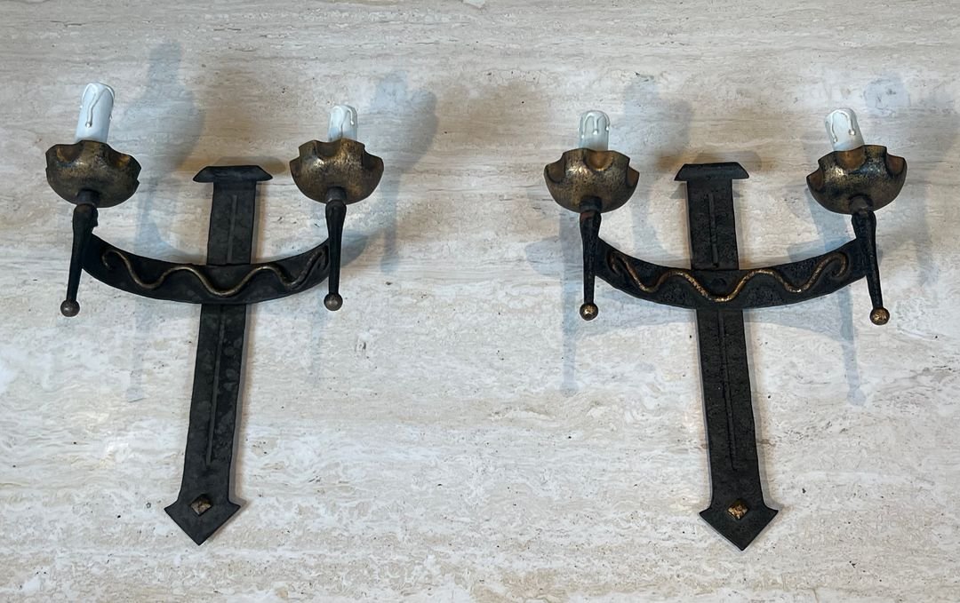 Pair Of Wrought Iron Wall Lights With Coat Of Arms And 2 Light Arms In The Gothic Style-photo-3
