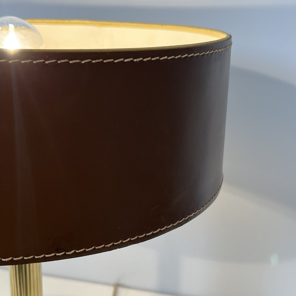 Lampe de Bureau en Cuir Marron et Laiton dans le Goût de Jacques Adnet-photo-1