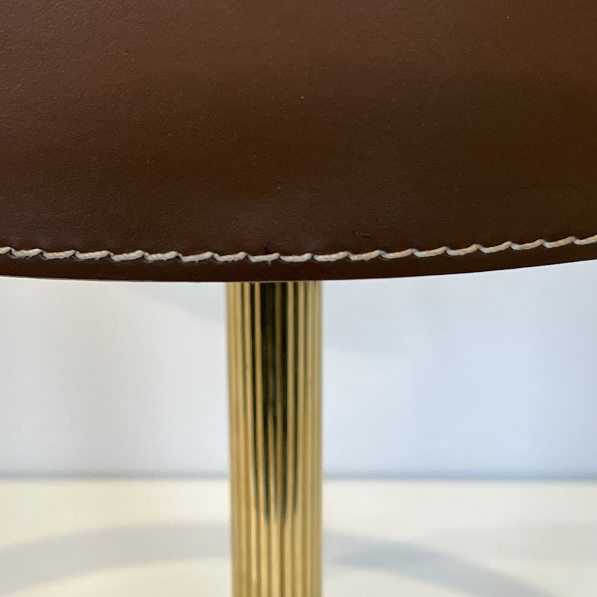 Lampe de Bureau en Cuir Marron et Laiton dans le Goût de Jacques Adnet-photo-4