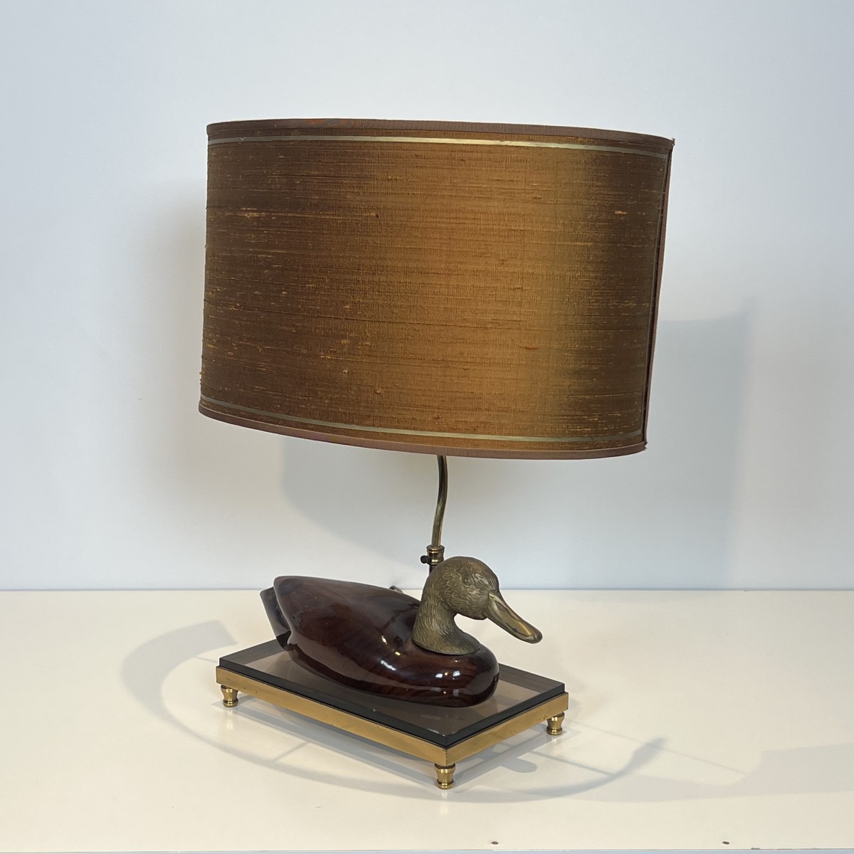 Lampe Canard en Bois Teinté et Métal Argenté sur Support en Laiton et Verre Signée De Stijl