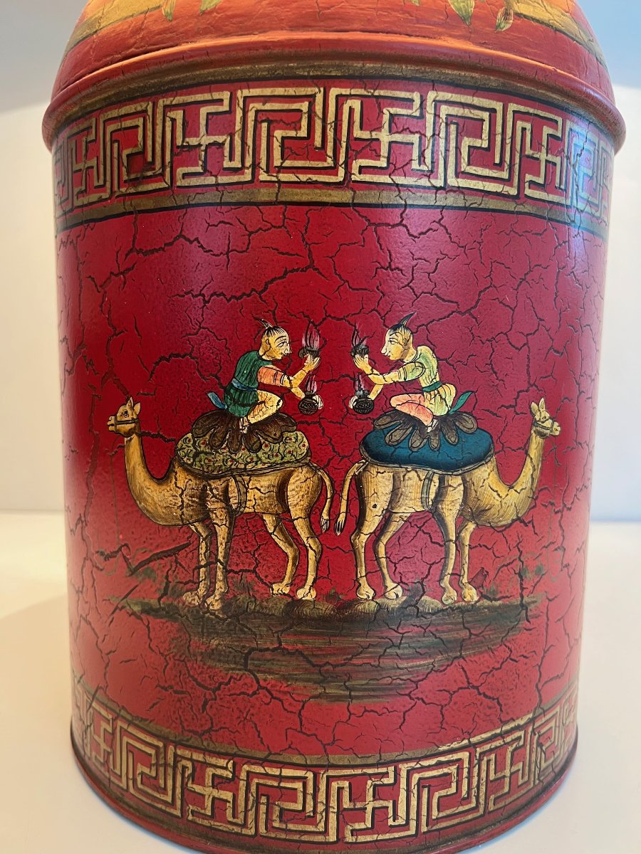 Red Painted Tole Lamp With Chinoiserie Decor, 20th Century.-photo-5
