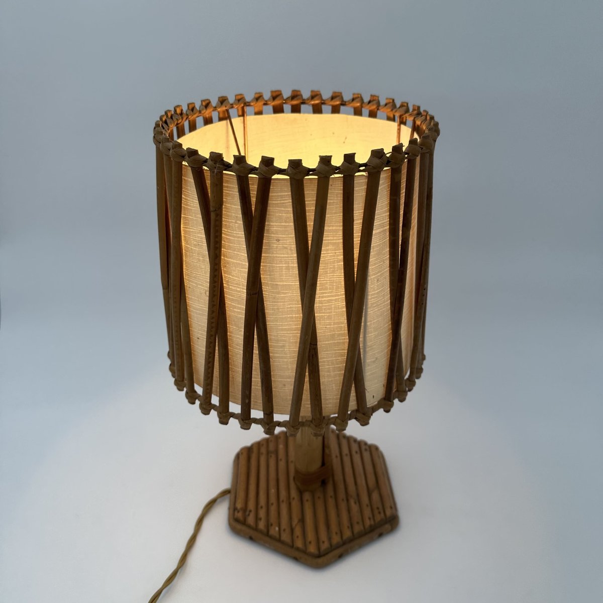 Lampe de Table en Rotin à Abat-jour Croisillons, Attribuée à Louis Sognot, Années 1950.-photo-4