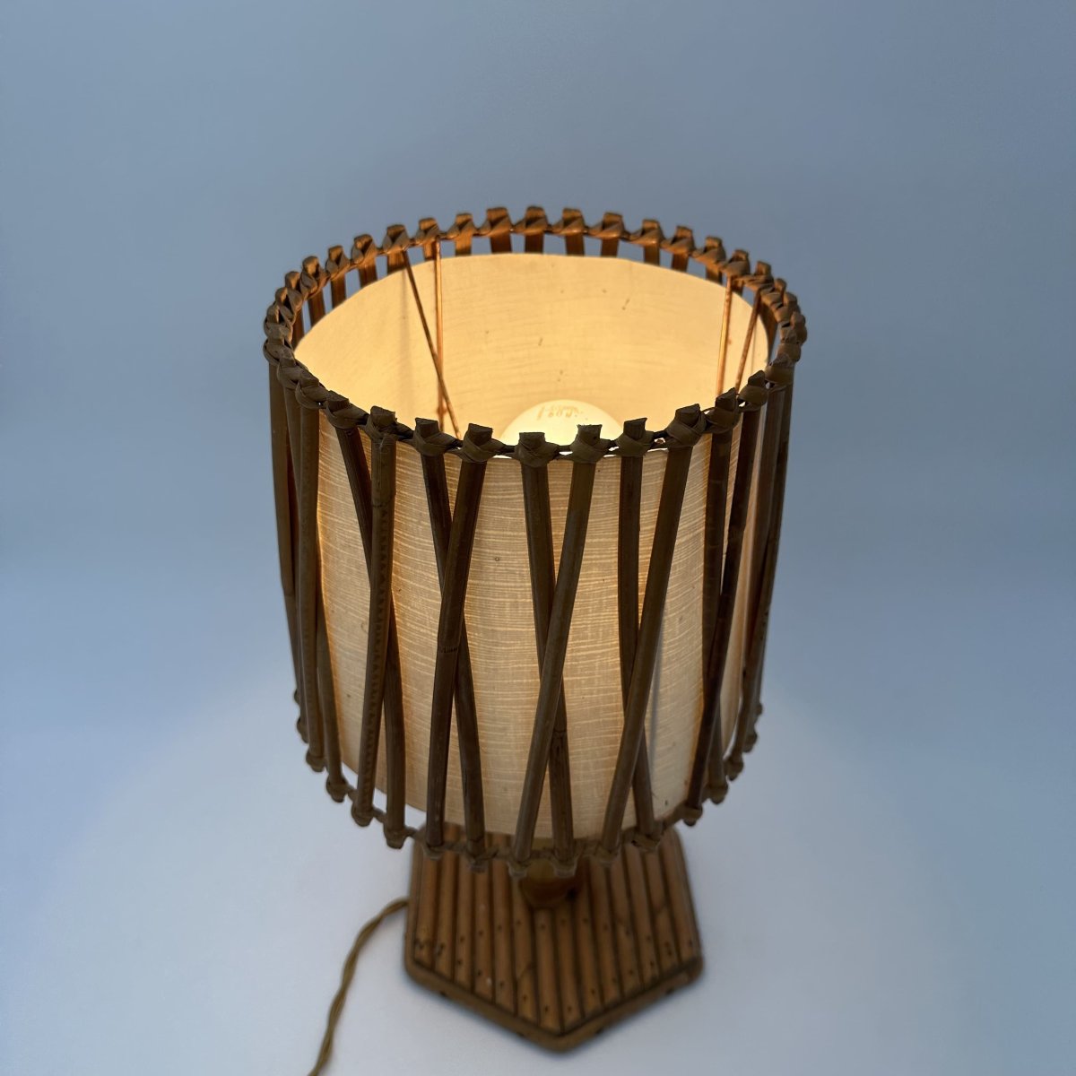 Lampe de Table en Rotin à Abat-jour Croisillons, Attribuée à Louis Sognot, Années 1950.-photo-2
