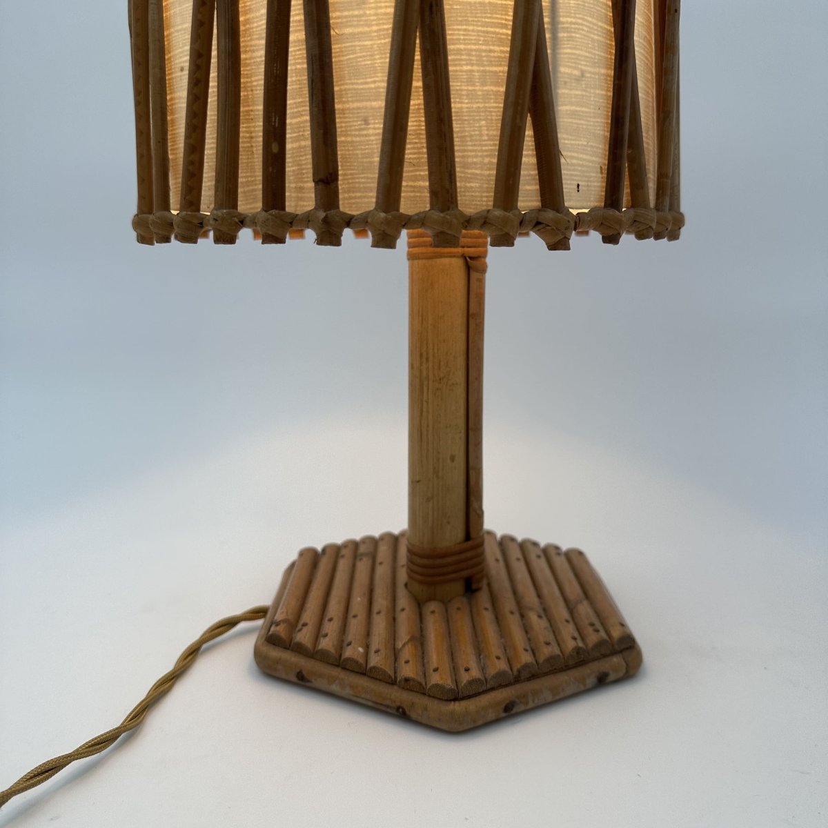 Lampe de Table en Rotin à Abat-jour Croisillons, Attribuée à Louis Sognot, Années 1950.-photo-4