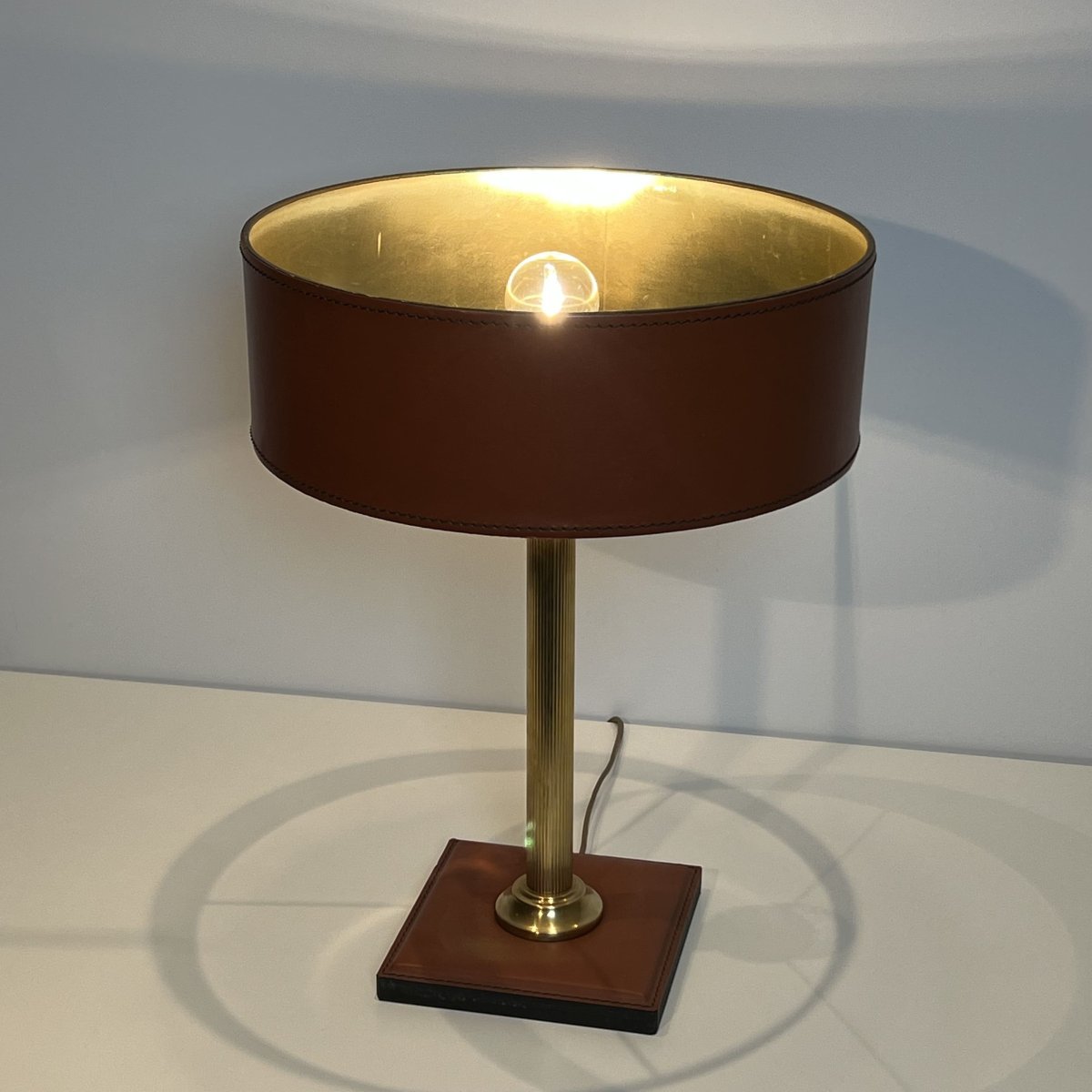 Lampe de Bureau en Cuir Marron Camel et Laiton Cannelé, dans le Goût de Jacques Adnet, Années 1-photo-3