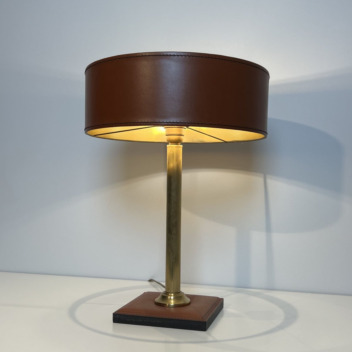 Lampe de Bureau en Cuir Marron Camel et Laiton Cannelé, dans le Goût de Jacques Adnet, Années 1-photo-6