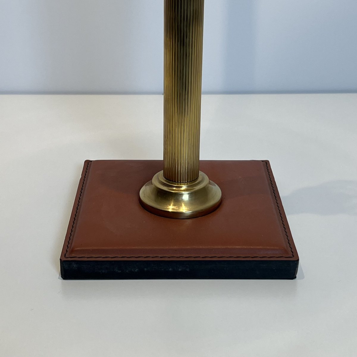 Lampe de Bureau en Cuir Marron Camel et Laiton Cannelé, dans le Goût de Jacques Adnet, Années 1-photo-7