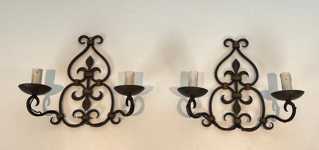 Paire d’Appliques en Fer Forgé à Deux Bras, Dossier à Volutes et Fleur-de-Lys-photo-2