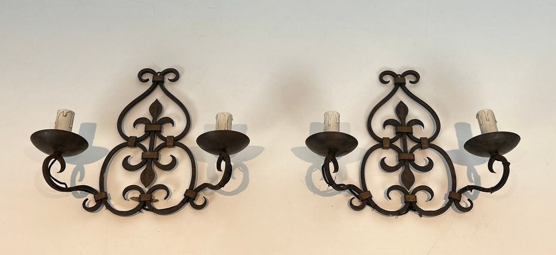 Paire d’Appliques en Fer Forgé à Deux Bras, Dossier à Volutes et Fleur-de-Lys-photo-3