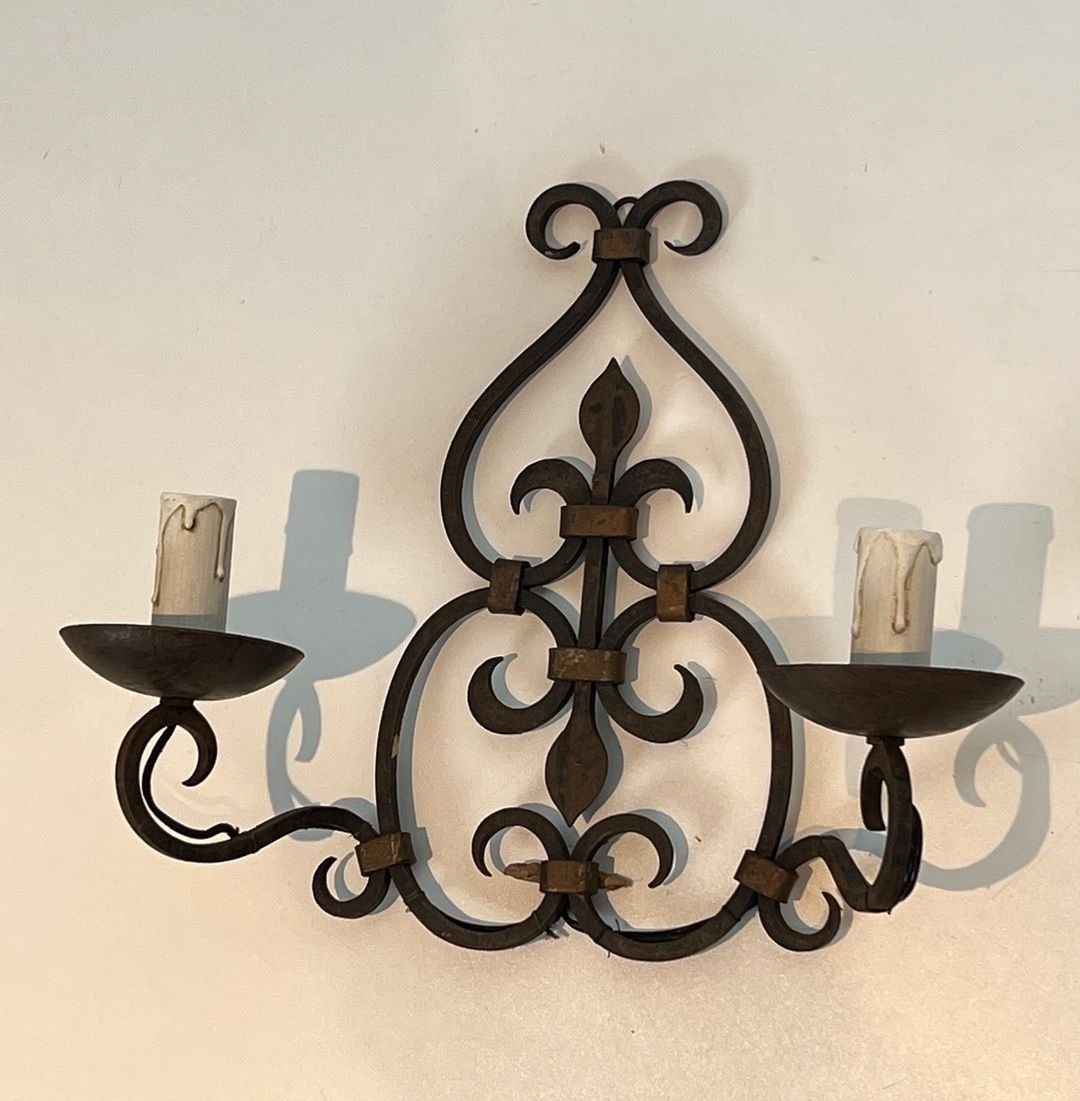 Paire d’Appliques en Fer Forgé à Deux Bras, Dossier à Volutes et Fleur-de-Lys-photo-4