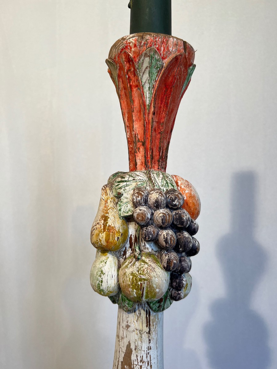 Baluster Floor Lamp In Polychrome Carved Wood With Clusters Of Fruit. Italian Work. Circa 1950-photo-3