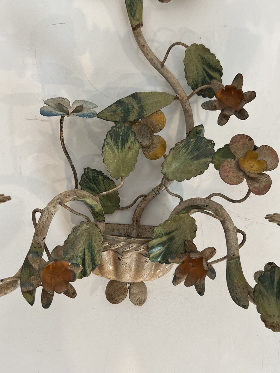 Paire d'Appliques au Panier Fleuri en Tôle Peinte. Travail Italien. Vers 1950-photo-6