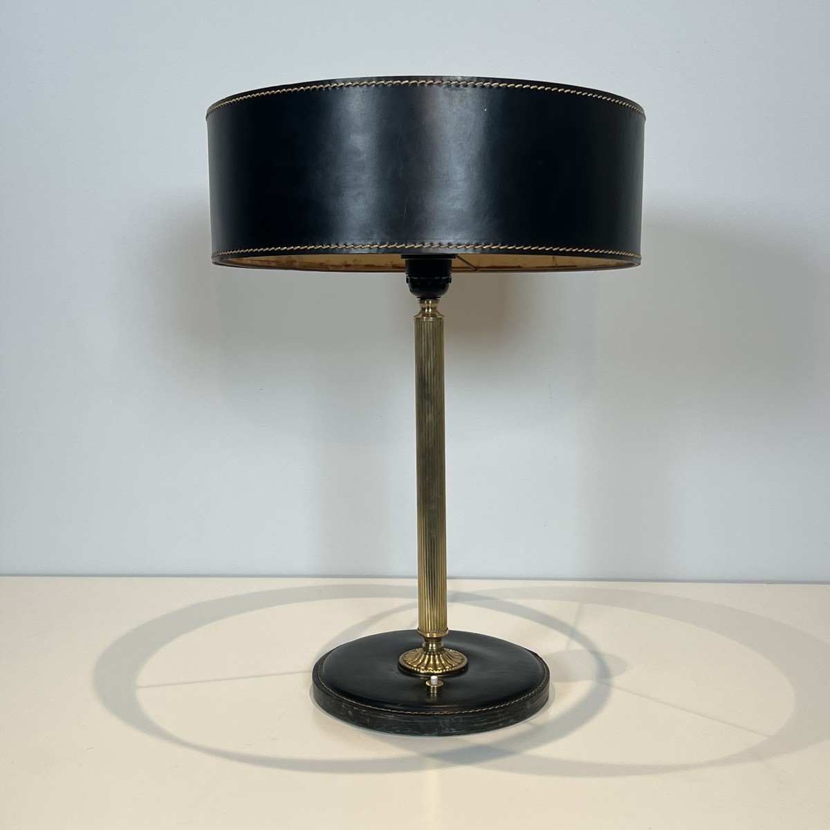Table Lamp In Black Saddle-stitched Leather And Gilt Brass. In The Style Of Jacques Adnet. Circ-photo-2