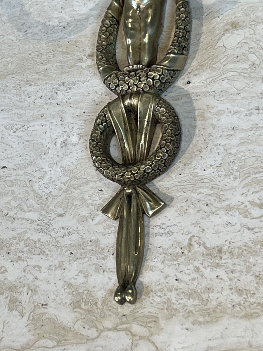 Paire d'Appliques Néoclassiques à Deux Bras de Lumière en Laiton et Cuivre Figurant un Angelot.-photo-5