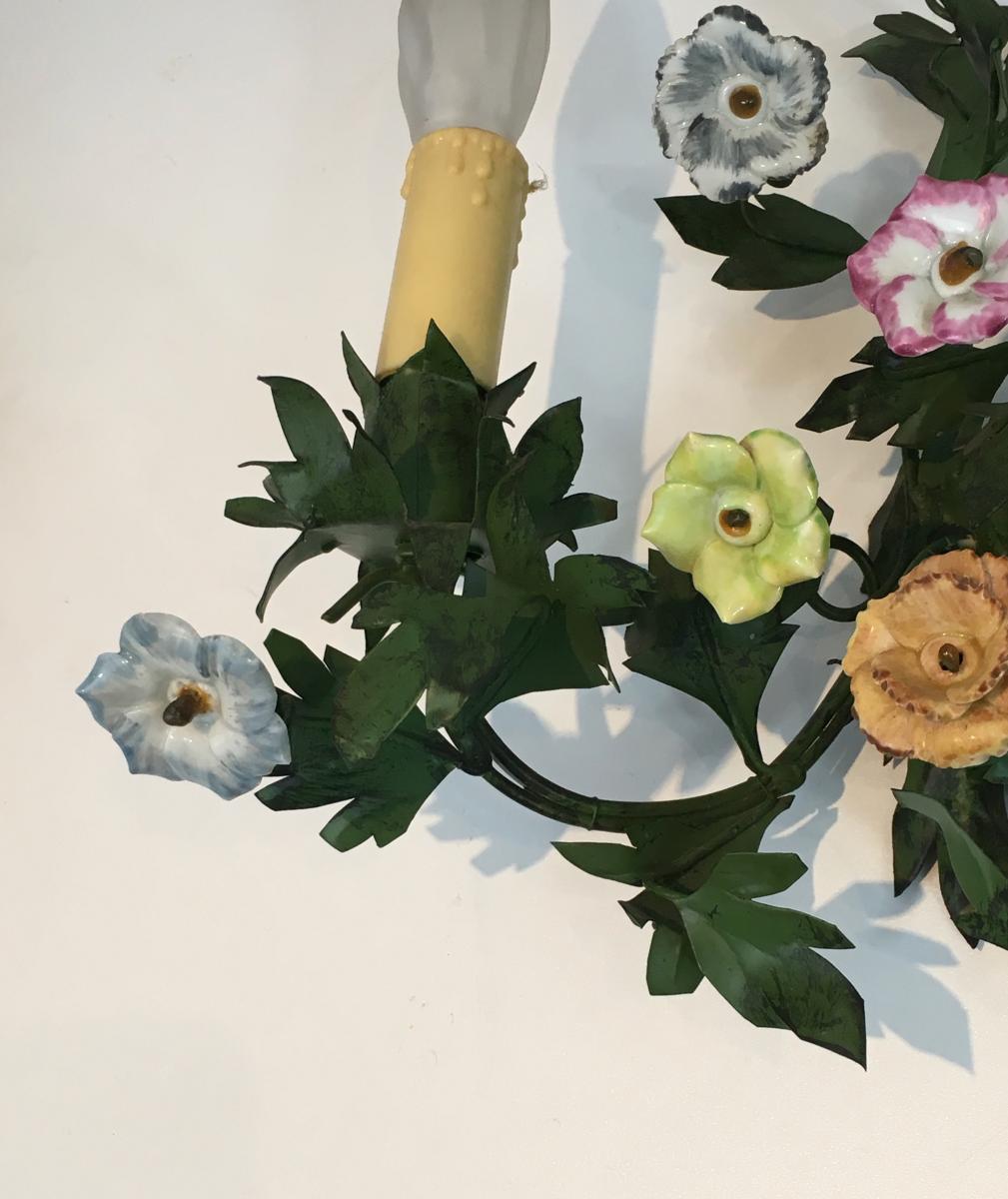  Paire d'Appliques En Fer Patiné Et Fleurs De Porcelaine. Vers 1960 -photo-1