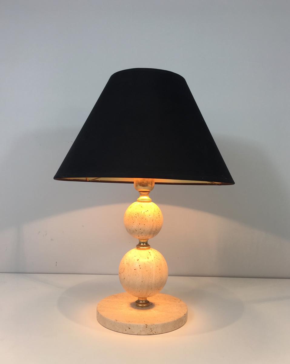  Lamp En Travertin Et Laiton. Abat-jour En Shintz Noir Intérieur Doré. Vers 1970 
