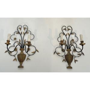Paire De Grandes Appliques Décoratives En Fer Forgé Et Doré Représentant Un Bouquet De Fleurs