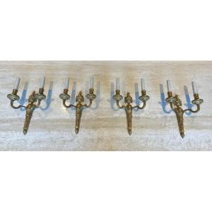 Suite de Quatre Appliques en Bronze de Style Louis XVI