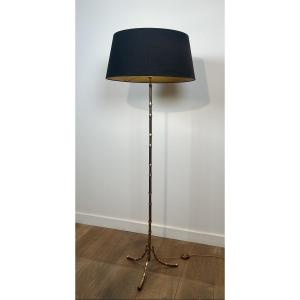 Lampadaire de parquet en bronze façon faux-bambou. Travail Français de la Maison Baguès. 
