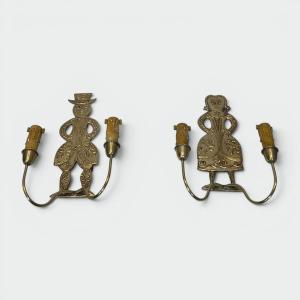 Paire d'Appliques Néoclassiques en Laiton à Décor de Personnages, Homme et Femme à Bras de Lumi