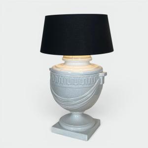 Grande Lampe Urne en Céramique Craquelée Blanche à Drapés et Frise Grecque. Travail Français. V