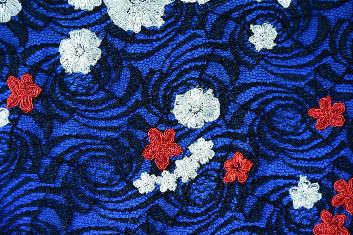 Antique Lace On Wild Silk. Zenga "blue Wave" 245 X 129 Cm-photo-1