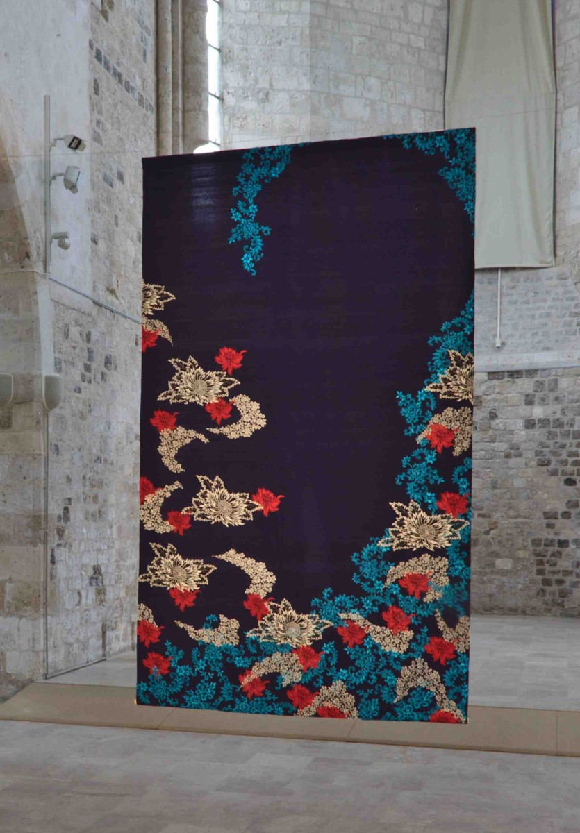 Dentelles Anciennes Sur Soie Sauvage. Zenga "vague Bleue" 216 X 128 Cm